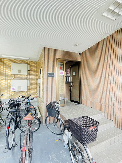 24/27 エントランス