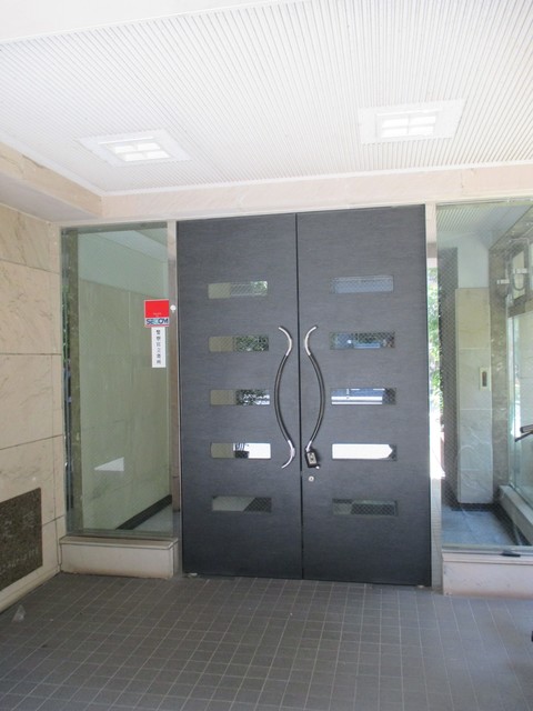 18/22 エントランス