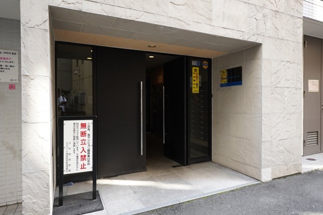 24/25 エントランス