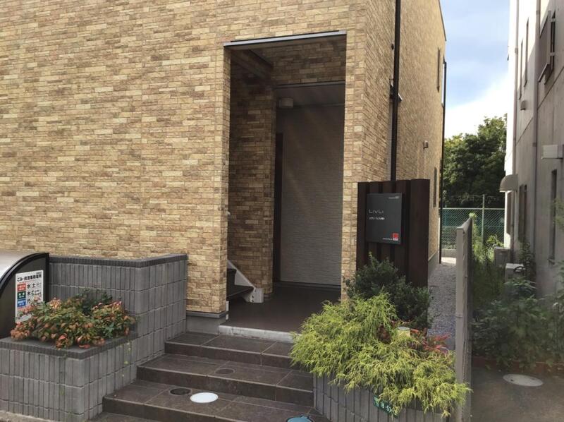 5/5 エントランス