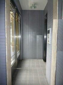 16/16 エントランス