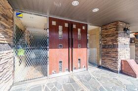 5/5 エントランス