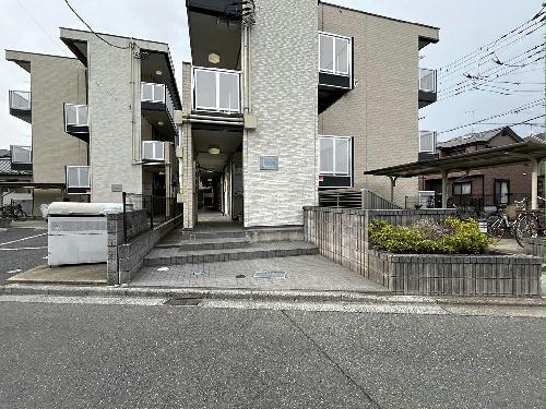 13/22 エントランス