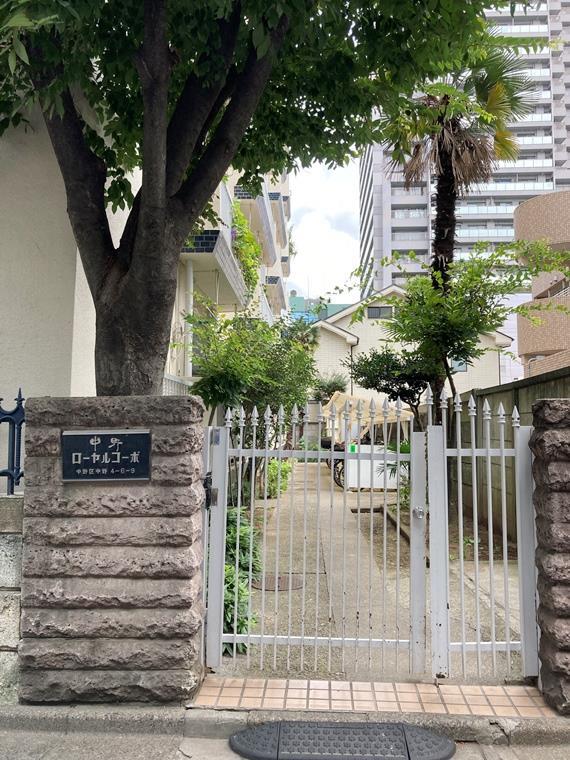 14/15 エントランス