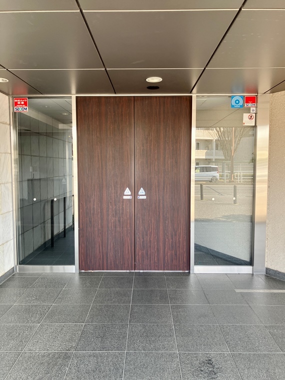 2/2 エントランス