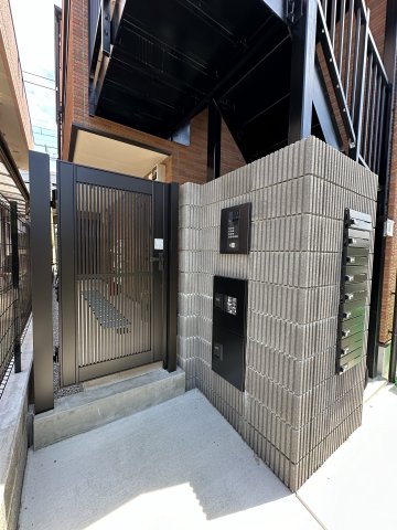 15/15 エントランス