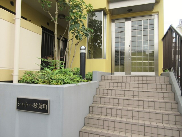 23/26 エントランス