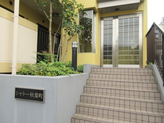 18/22 エントランス