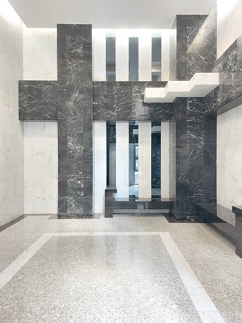 21/30 エントランス