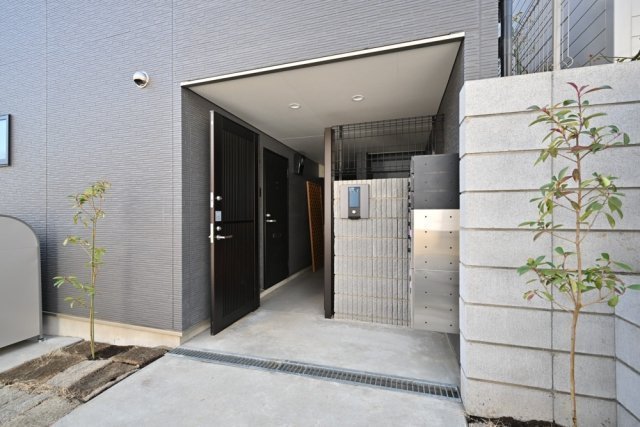 23/24 エントランス