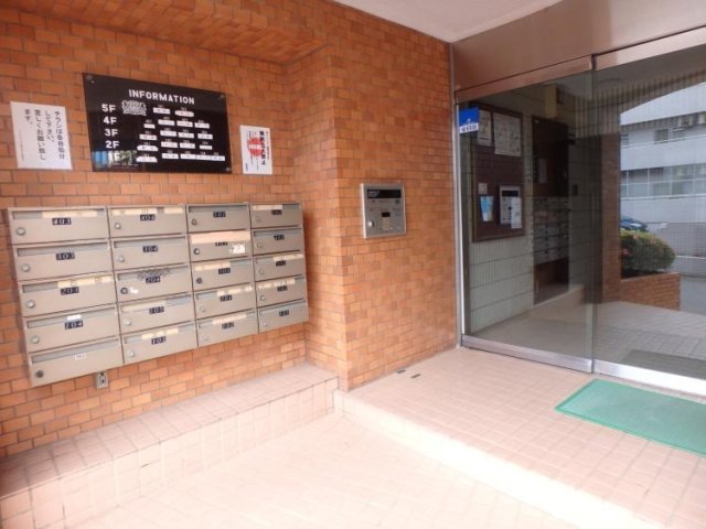 22/23 エントランス