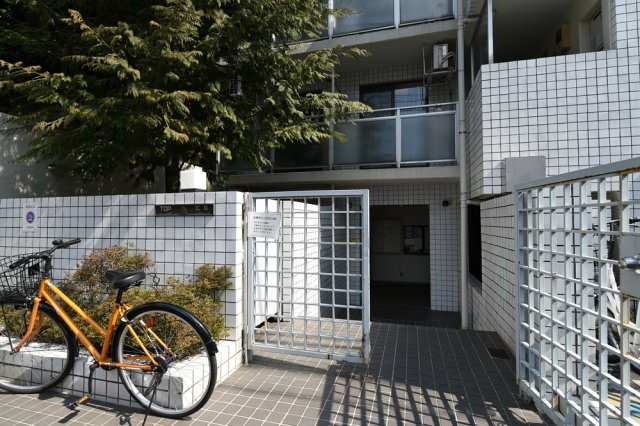 2/4 エントランス