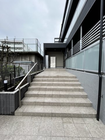 13/13 エントランス