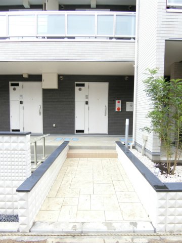 16/16 エントランス