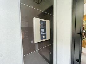 16/16 エントランス