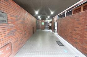 16/16 エントランス