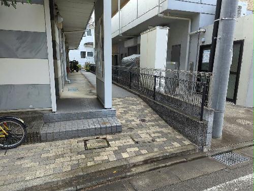 13/13 エントランス