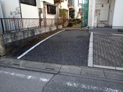 14/14 駐車場