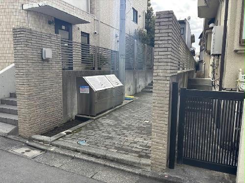 13/13 エントランス