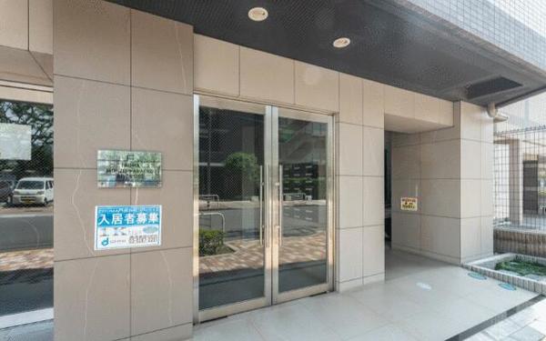 5/5 エントランス