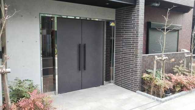 18/24 エントランス