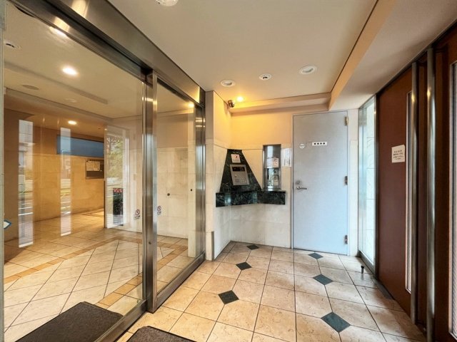 22/23 エントランス