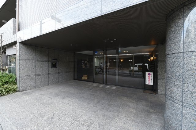 19/27 エントランス