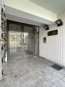 16/16 エントランス