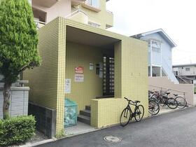 18/22 エントランス