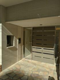 16/16 エントランス