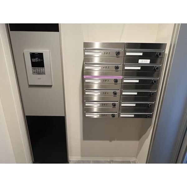 5/5 エントランス