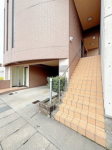 22/23 エントランス