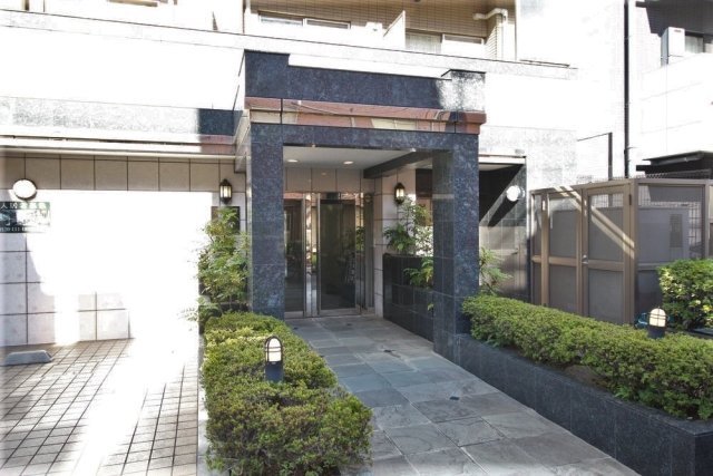 21/23 エントランス