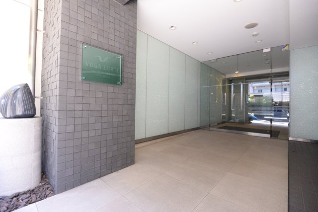 20/21 エントランス