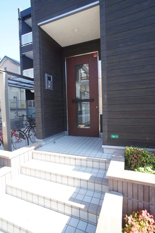 16/16 エントランス