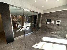 13/13 エントランス