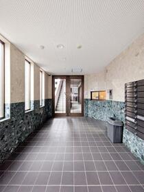 16/16 エントランス