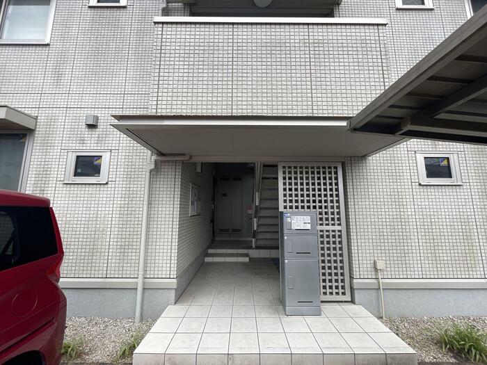 18/23 エントランス