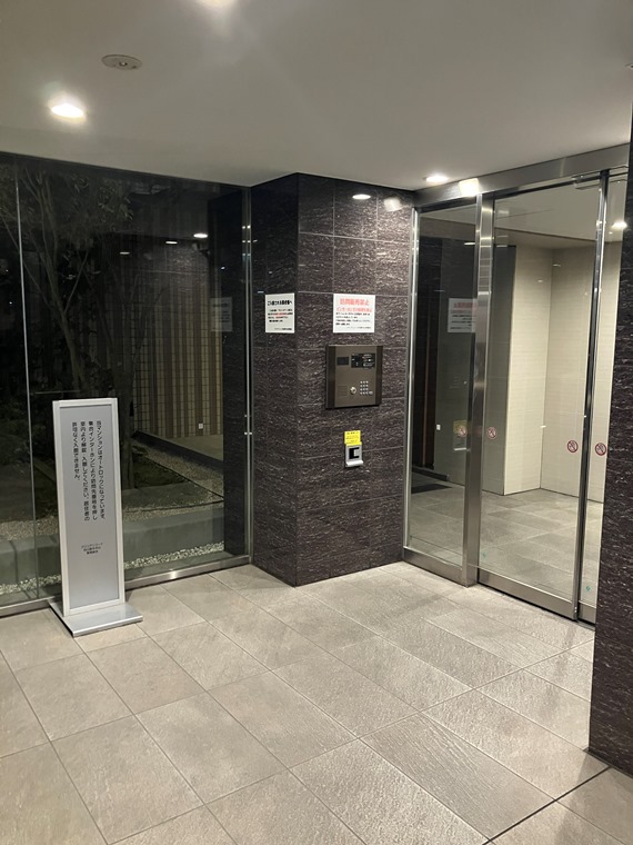 5/5 エントランス