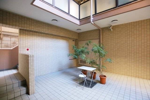 19/20 エントランス