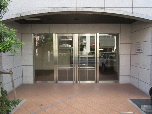 18/19 エントランス