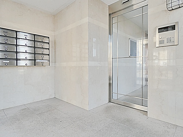 27/29 エントランス