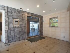 16/16 エントランス