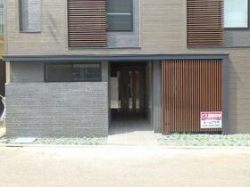 16/16 エントランス