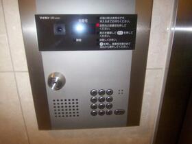 16/16 エントランス