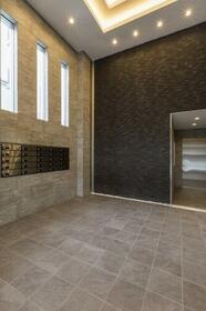 13/16 エントランス