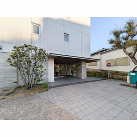 5/5 エントランス