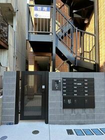 16/16 エントランス