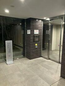 5/5 エントランス