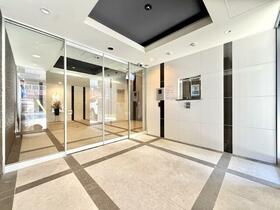 16/16 エントランス